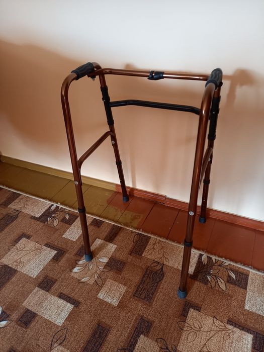 Balkonik aluminiowy plus czwórnóg gratis