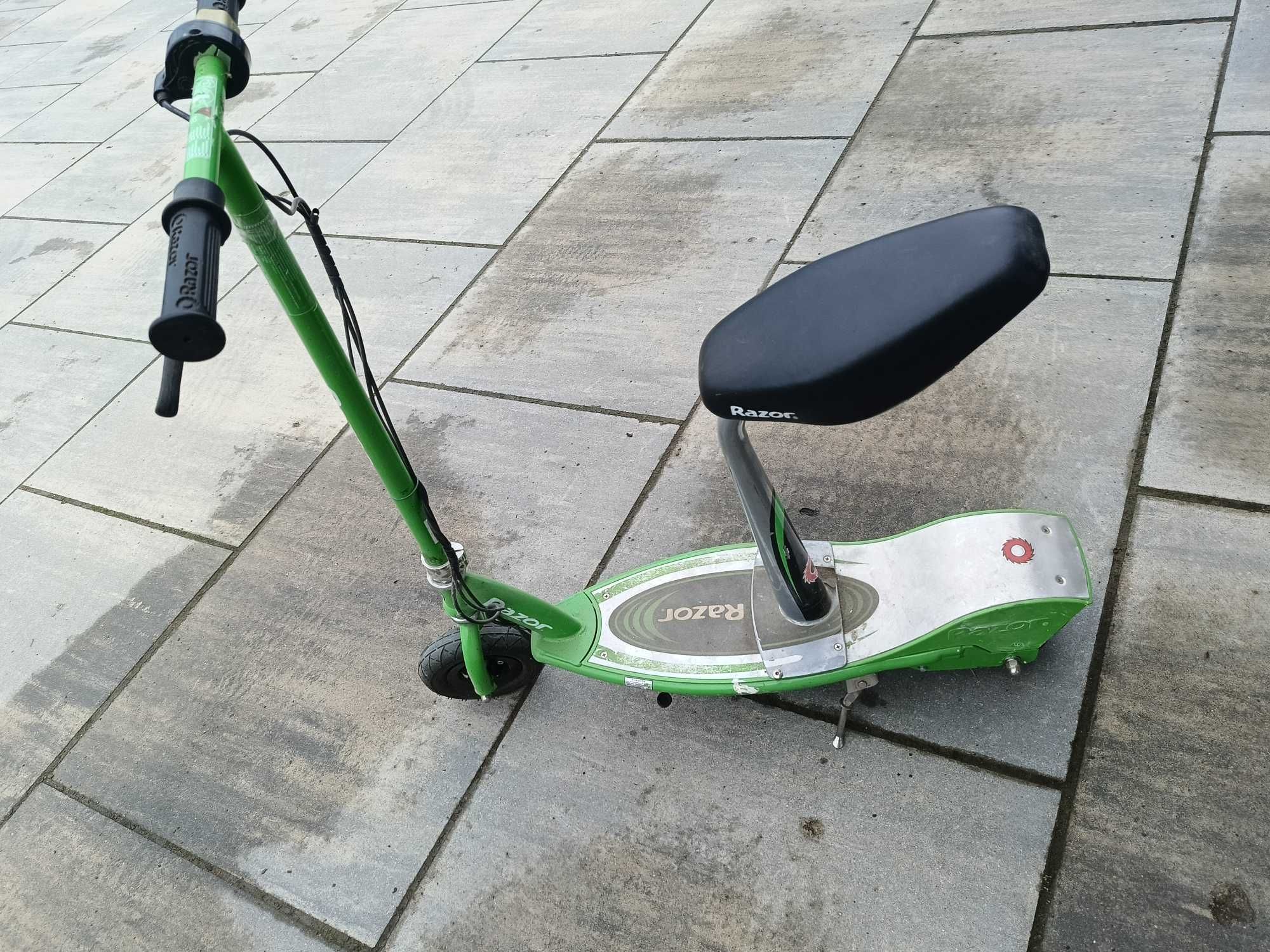 Hulajnoga elektryczna z siedziskiem