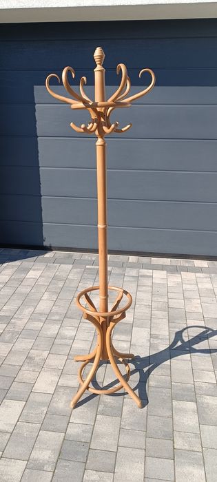 Wieszak stojący na ubrania