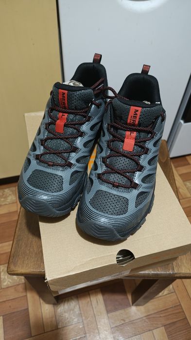 Merel Moab 3 edge. Взуття демисезонне.