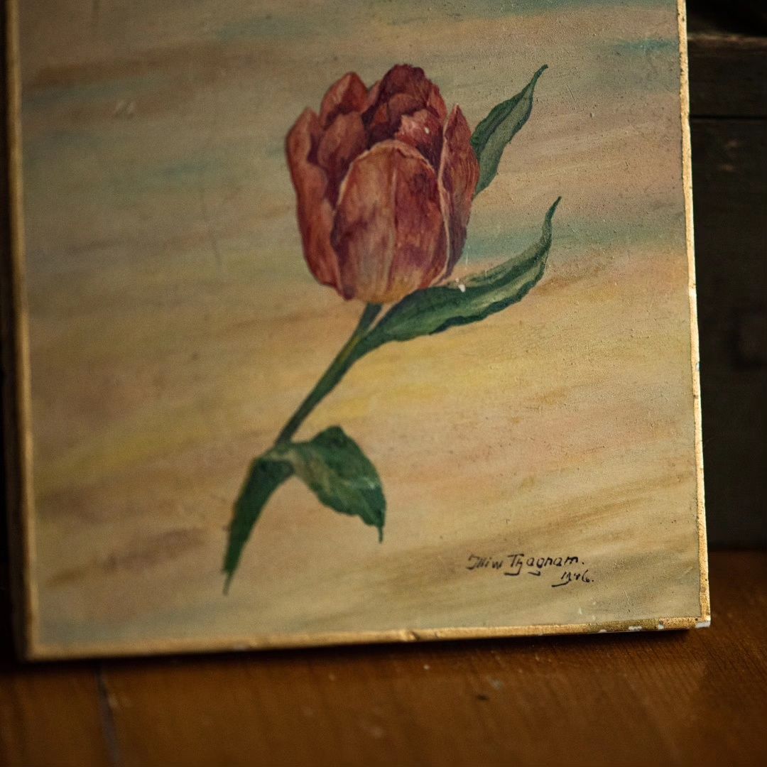 Malowany kafel z 1946roku tulipan