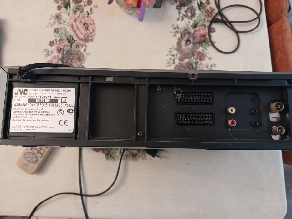 Відеомагнітофон JVC