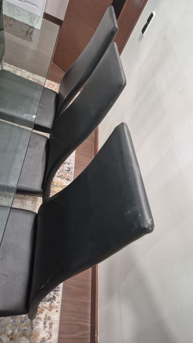 Mesa de jantar e cadeiras