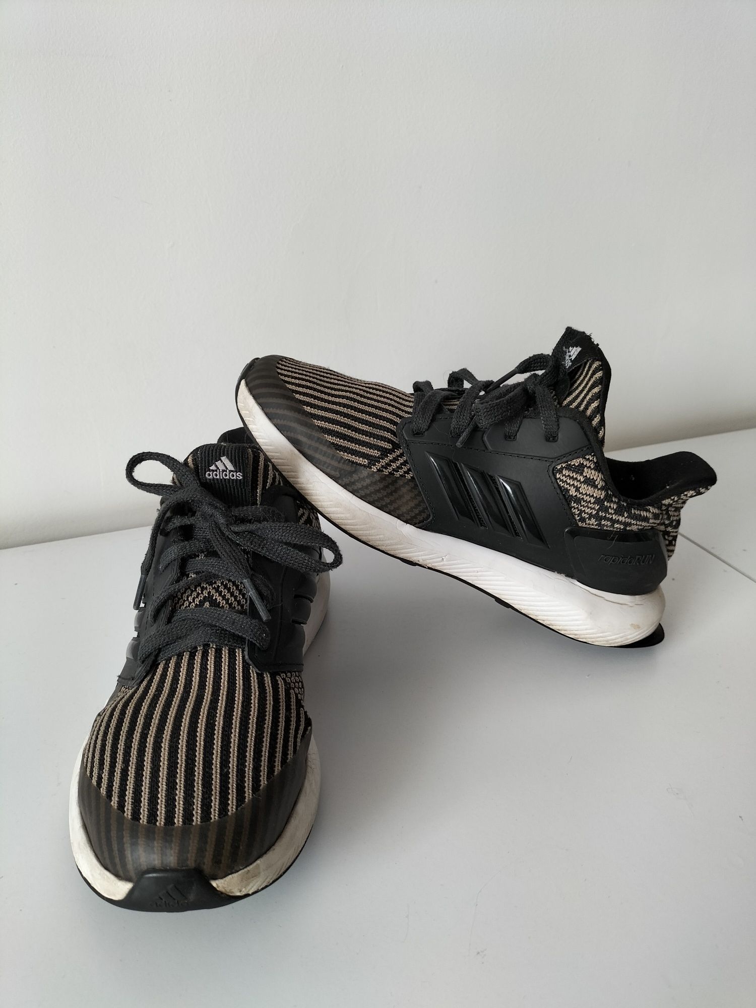 Кроссовки Adidas размер 36,5