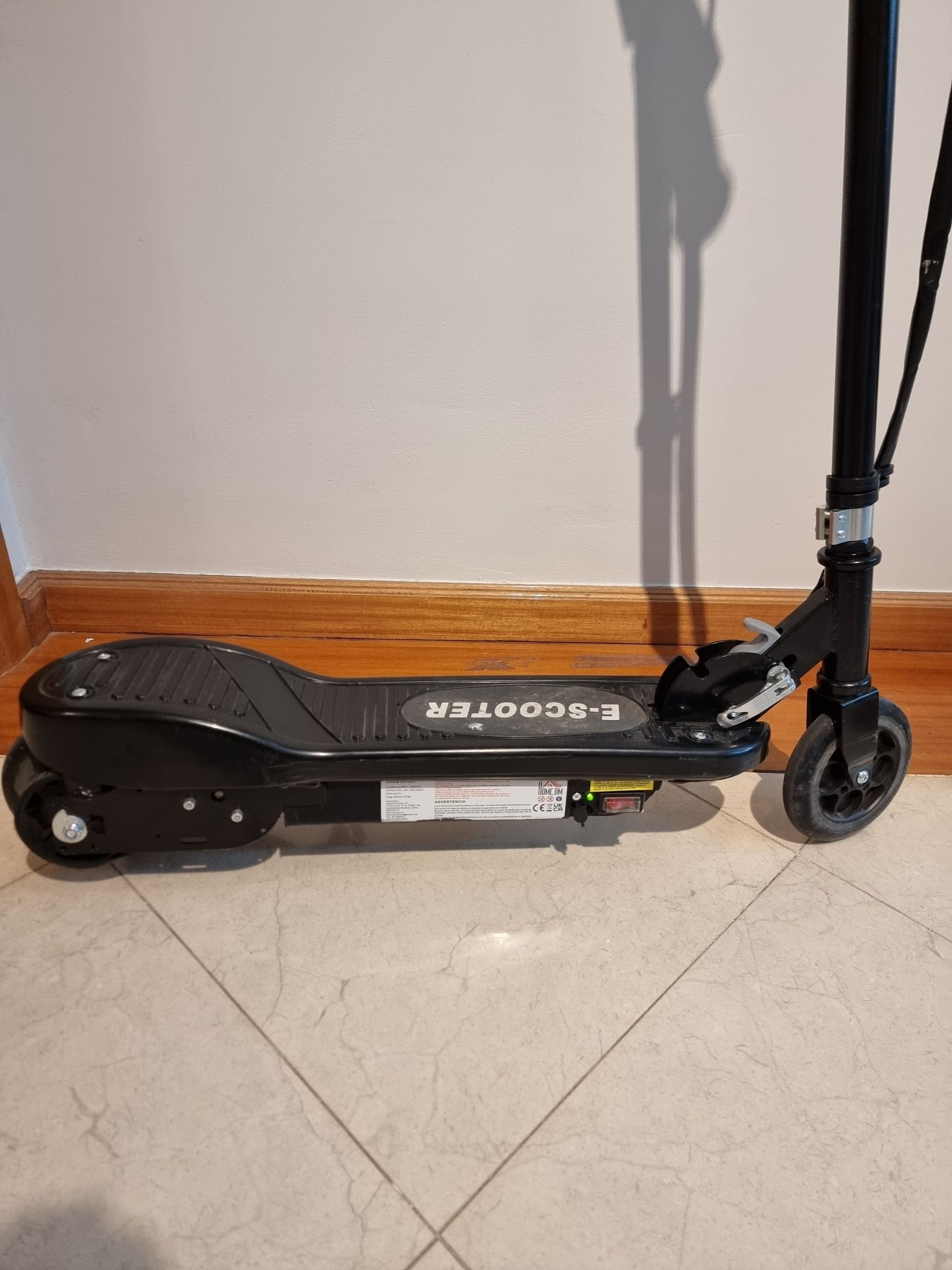 Trotinete E-scooter de criança