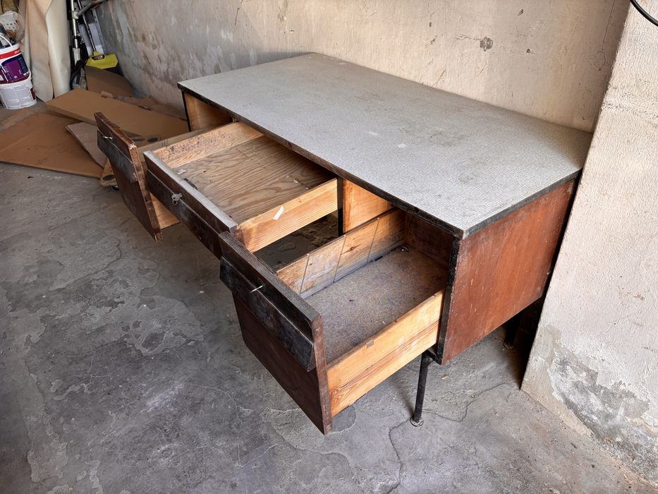 Biurko drewniane z mennicy