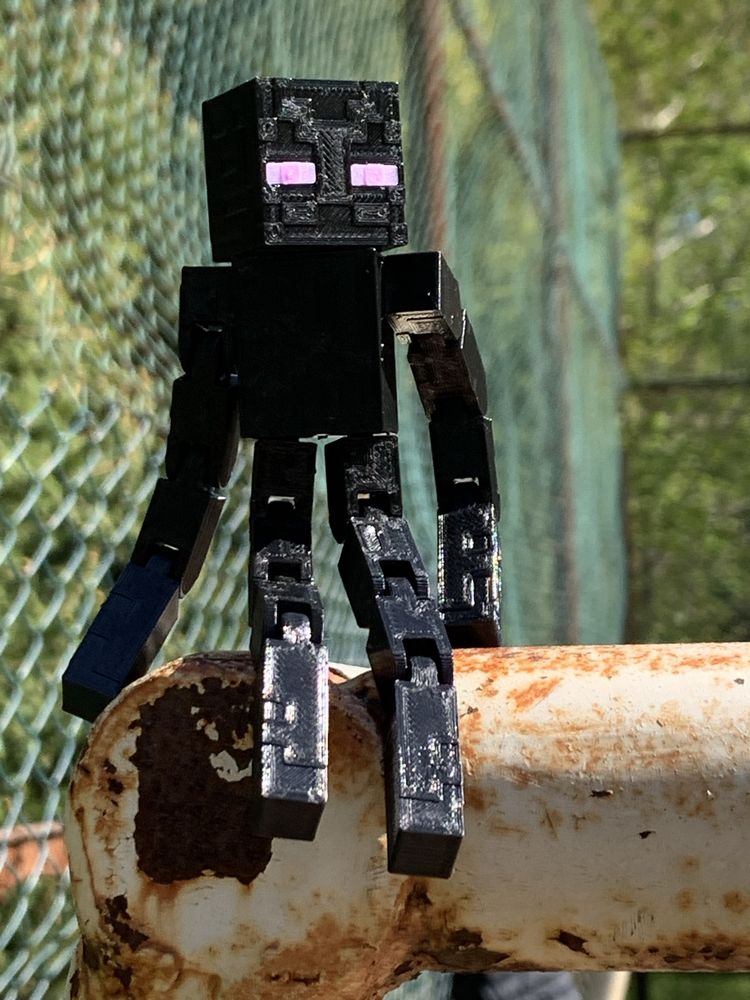 Фигурка Эндермена из Minecraft