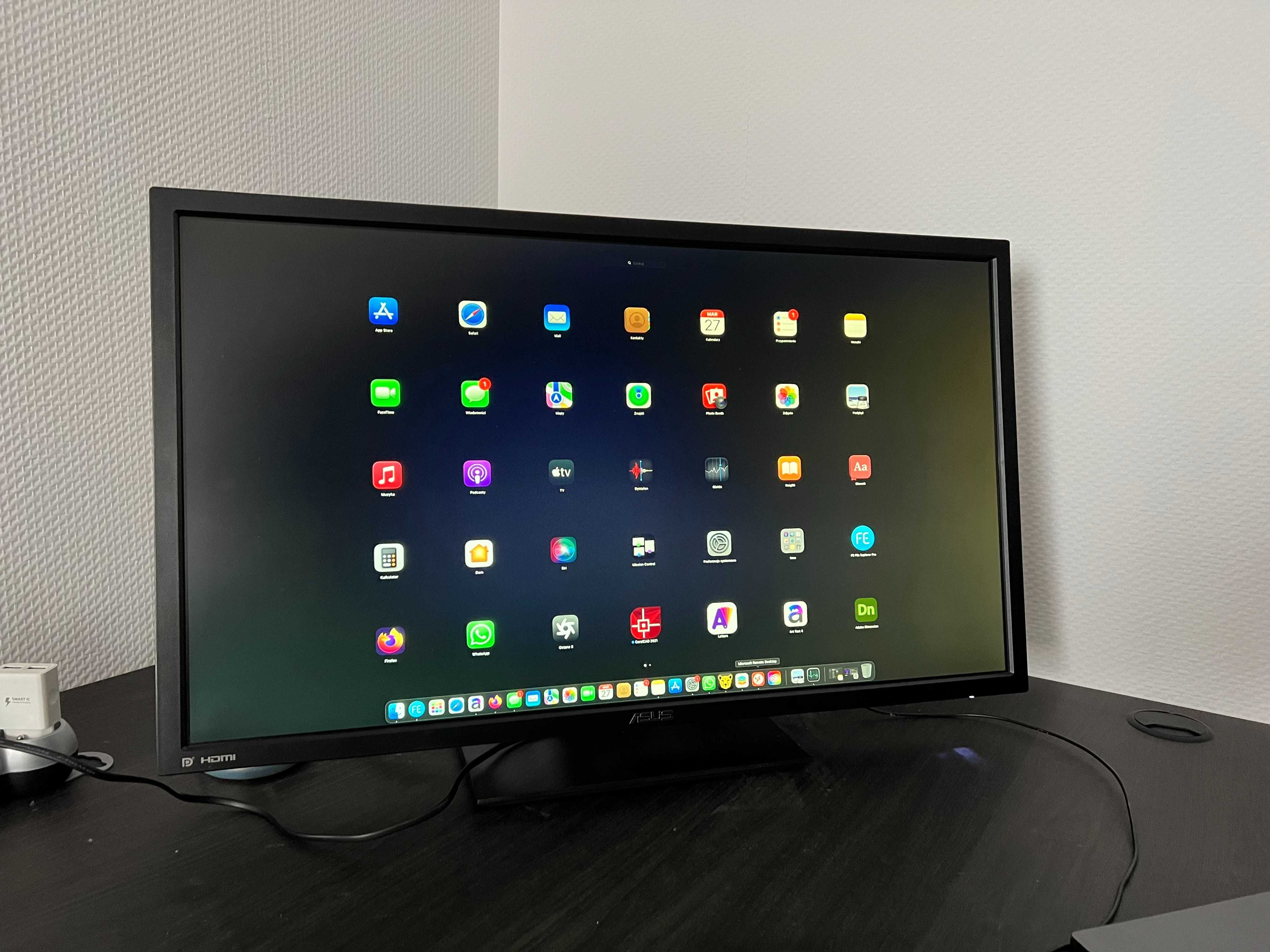 APPLE MAC PRO 6.1 Z monitorem 4K, Klawiatura i pad