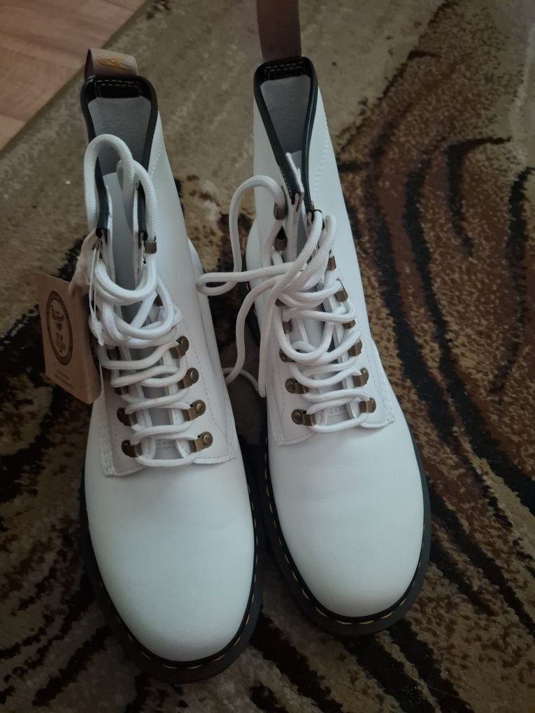 Nowe buty dr martens 42