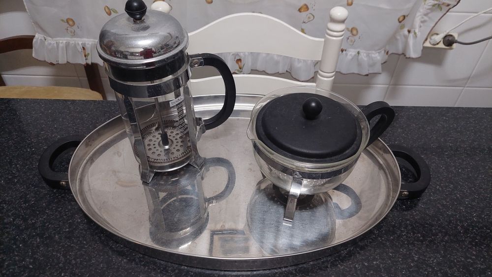 Carrinho chá + Tabuleiro chaleira e Cafeteira + Cx