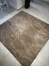 Brązowy dywan 150x150
