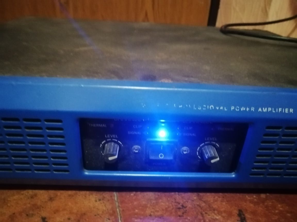 Profesional power amplifier cf 700