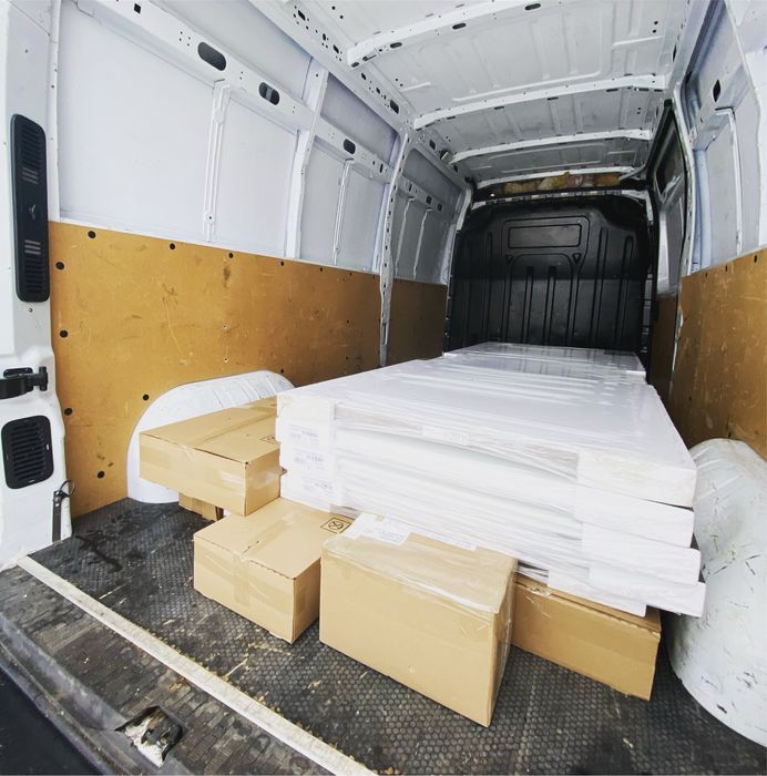 Transport, przeprowadzki, dostawy. Holowanie przyczep.