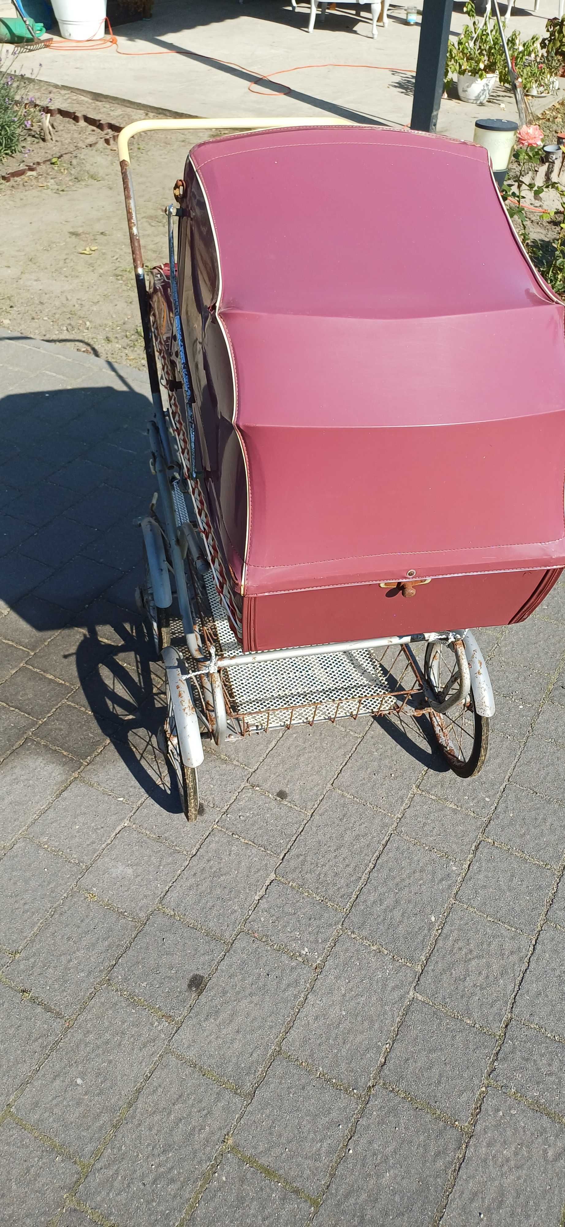 Wózek dzieciecy z PRL