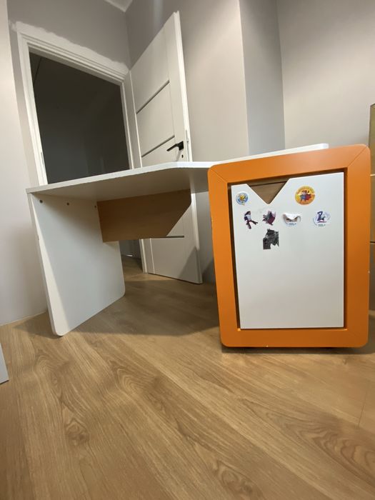 Biurko do pokoju dziecięcego