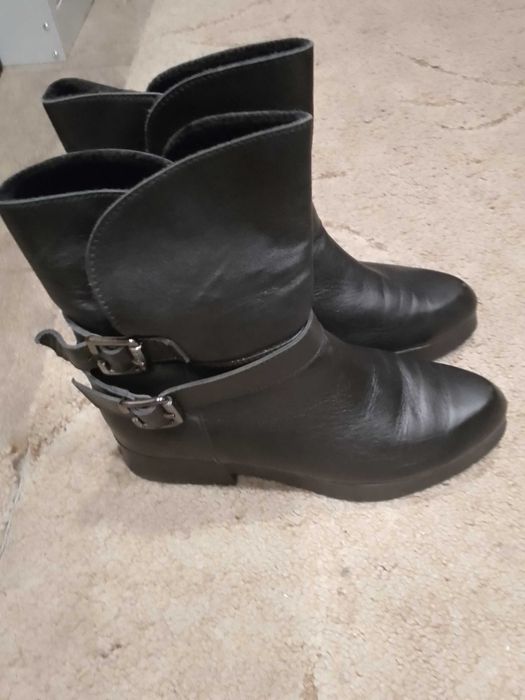 Шкіряні чоботи жіночі.