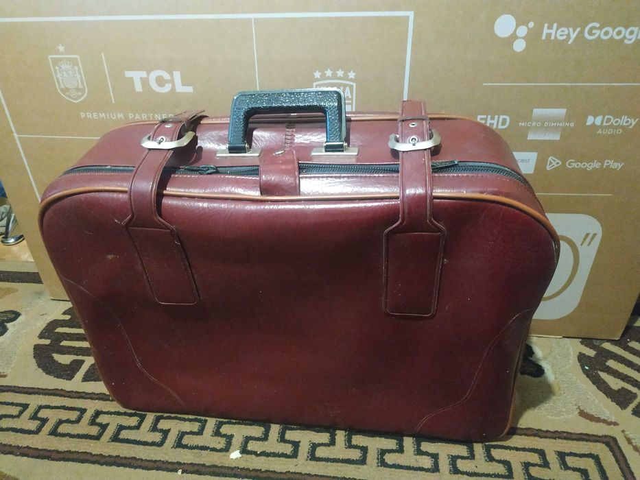 Чемодан, валіза.