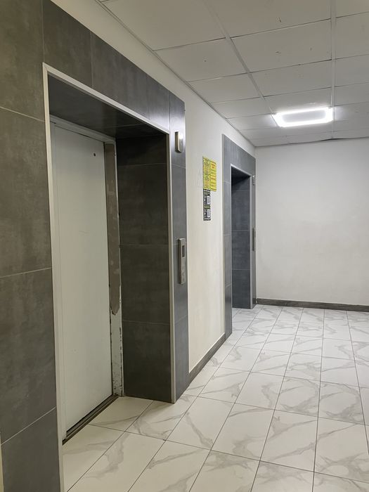 Продам дворівневу з чорновим ремонтом м. Академіка Павлова