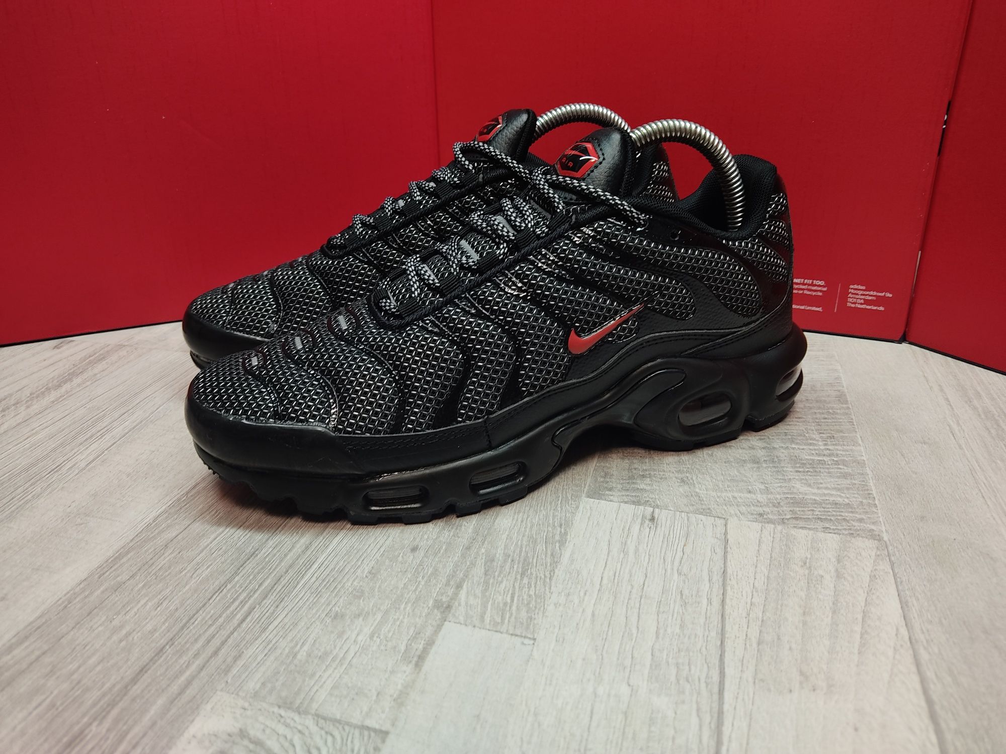 Чоловічі кросівки NIKE AIR MAX PLUS (43-27.5)