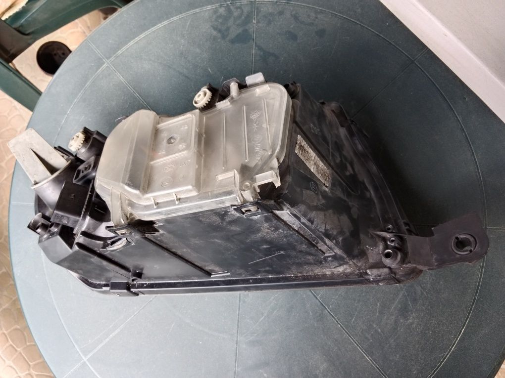 Lampa prawa przód Reflektor Hella Skoda Fabia 1