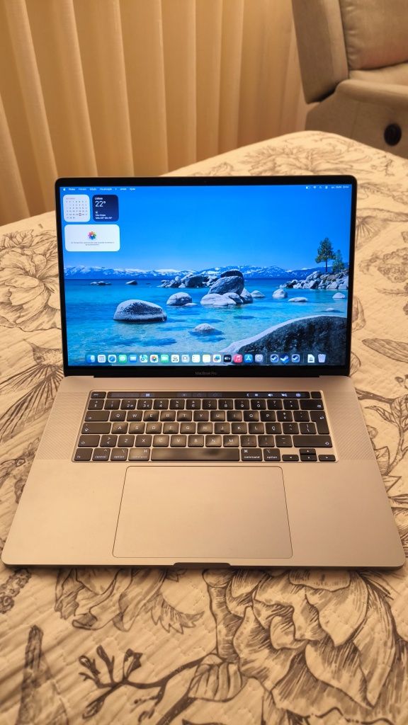 MacBook Pro i7 - 2019 (touchbar)