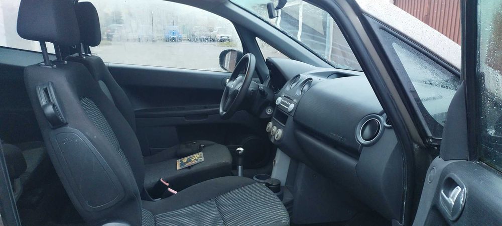 Mitsubishi colt 1.3  benzyna   mały przebieg  130 tyś  - ładny .