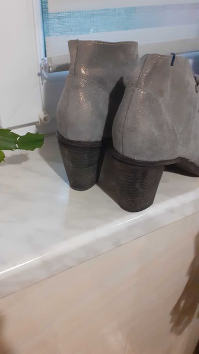 Botki skórzane na słupku