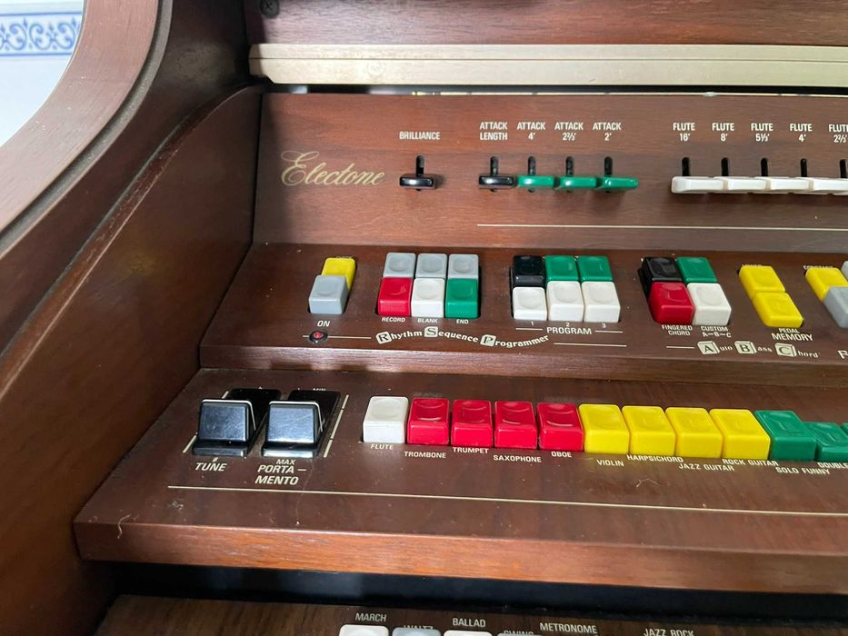 Órgão Yamaha Electone D85