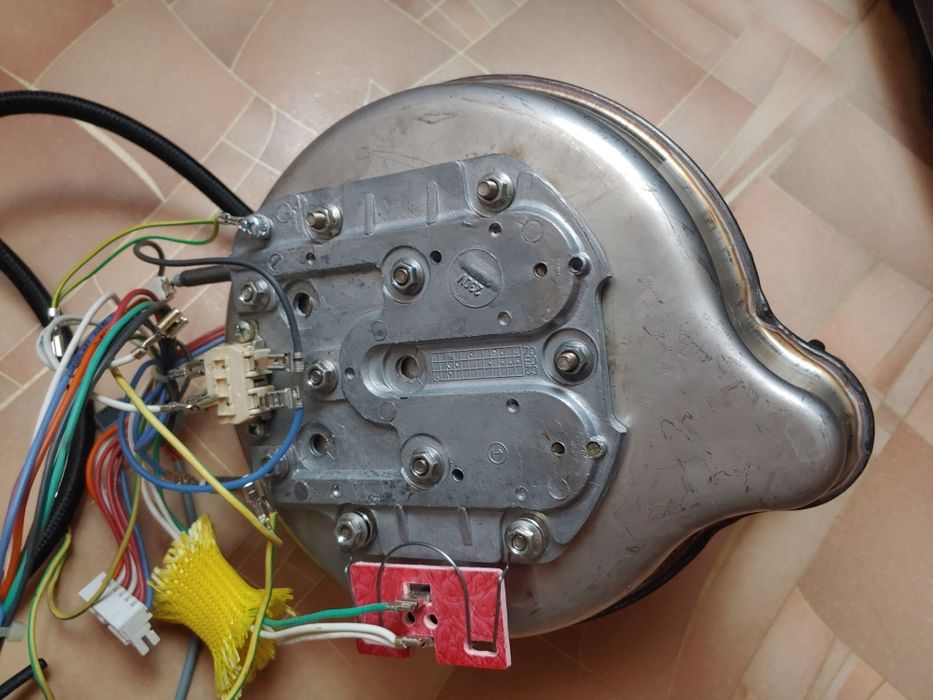 Продам паровой котел для моющего пылесоса со всем обвесом,рабочий