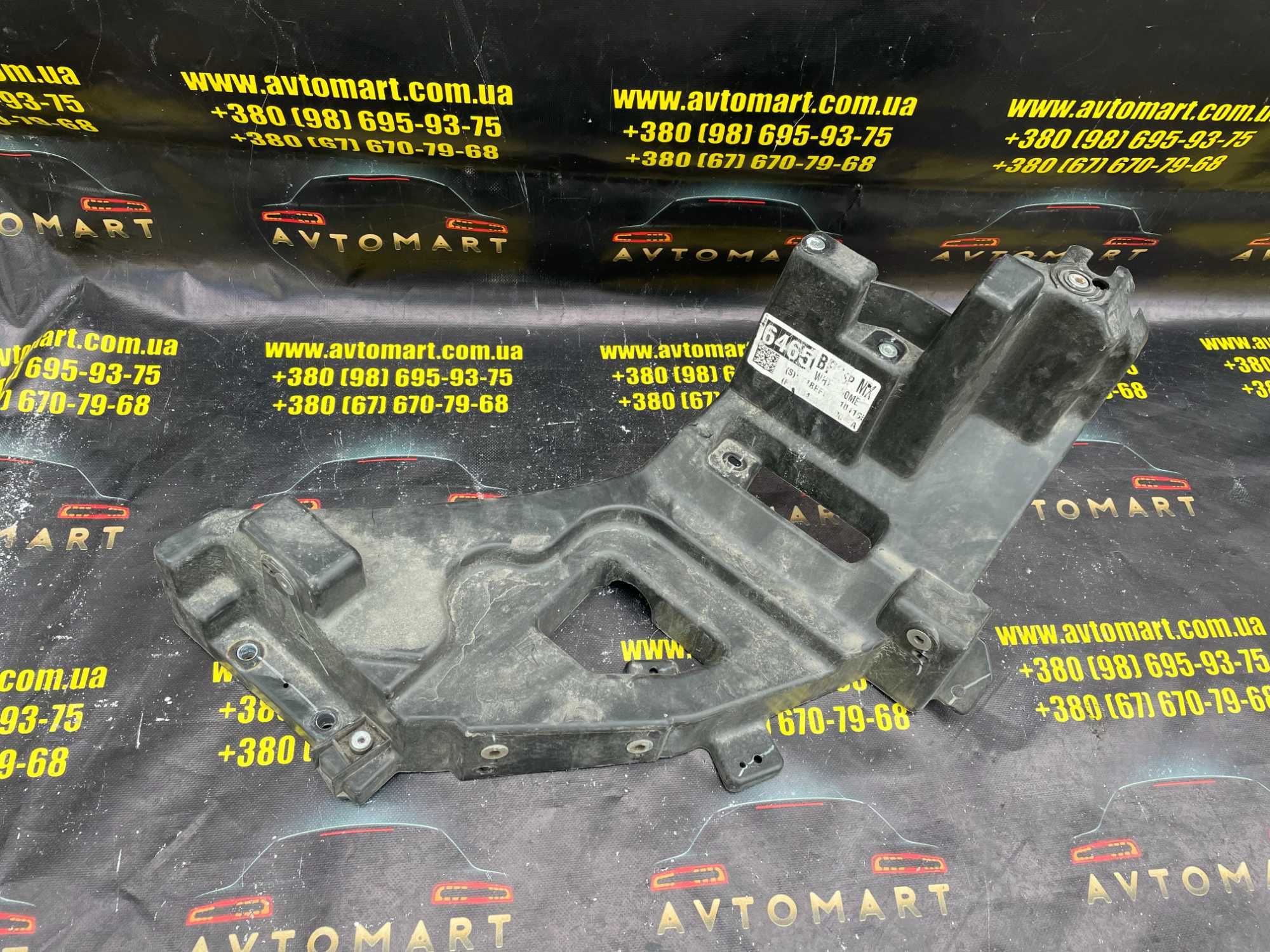 Кронштейн фары левый шахта Tesla mx 1043357-00-F Кронштейн фари