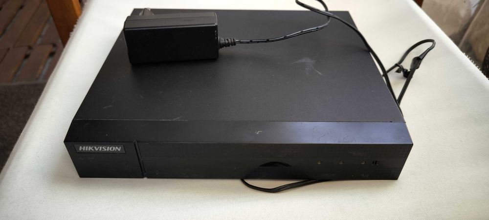 Vídeo gravador CCTV  16 canais Hikvision HWD 5116MH G2 com HDD