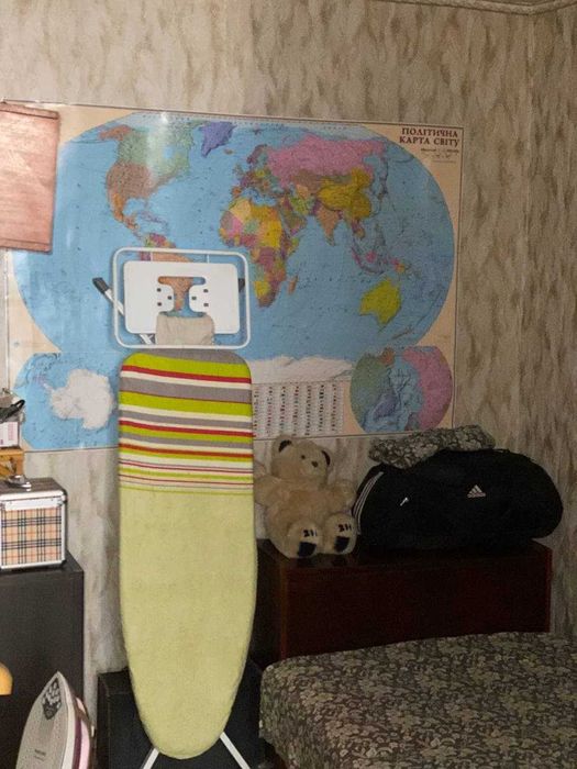 Продам 1 комн  гостинку Тополинная 10