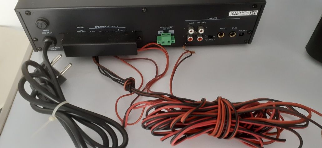 Amplificador som e 4 colunas Karma