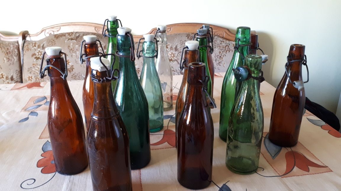 Stare butelki z korkiem