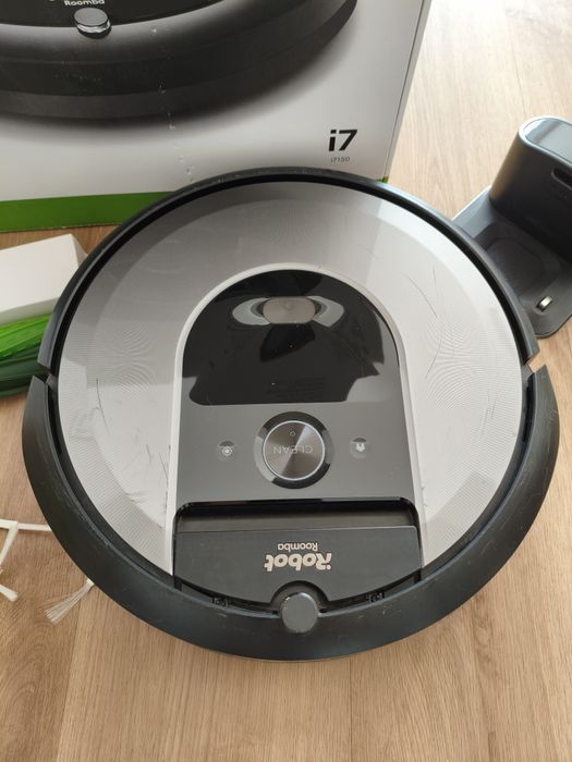iRobot Roomba i7