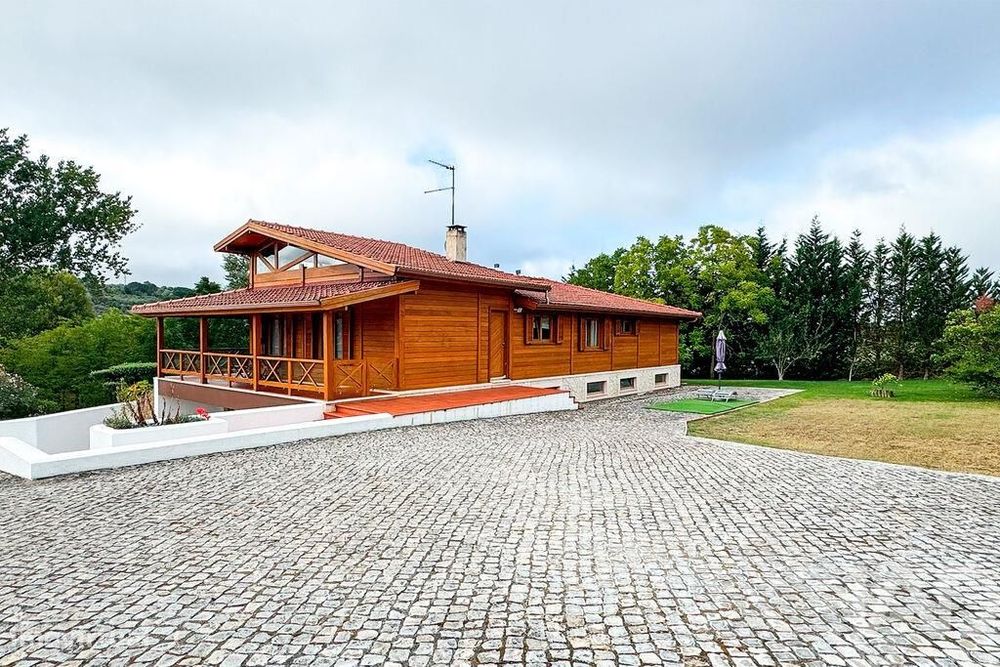 Casa / Villa T4 em Juncal de 354,00 m2