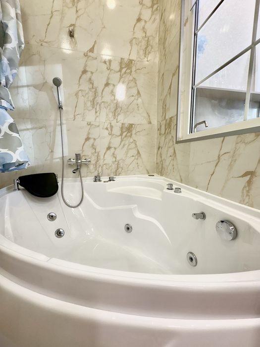 18 Квартира подобово посуточно Джакузи новый ремонт центр метро Левада