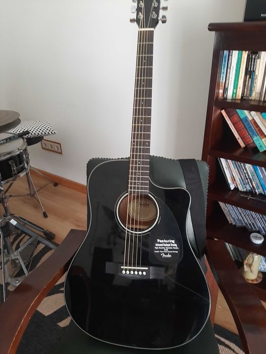 Fender CD - 60 CE com Estojo Rockcase e Amplificador Roland Cube 30 X