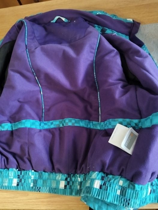 Kurteczka zimowa może być i na chłopca i na dziewczynkę rozmiar 134/14