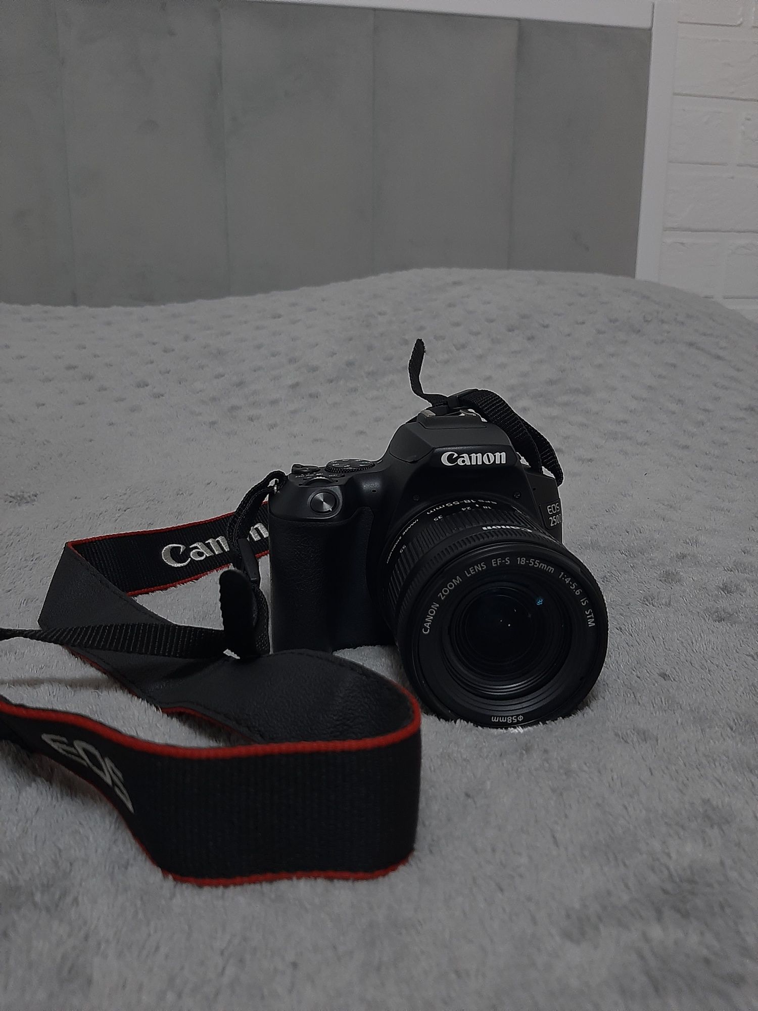 Фотоапарат Canon eos 250D в ідеальному стані