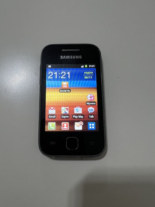 Продам телефон все працює !