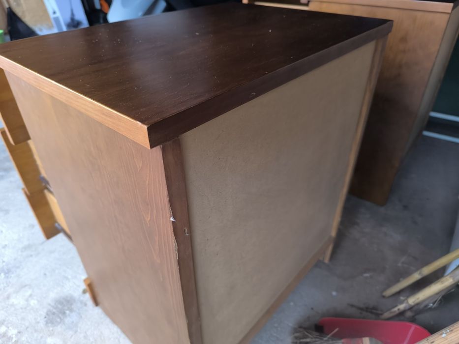 2 Mesas de cabeceira como novas em madeira maciça