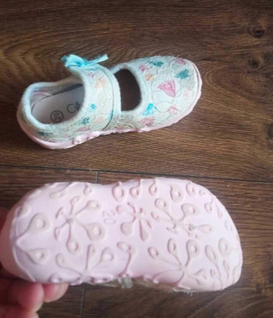 Kapcie dla dziewczynki r. 20