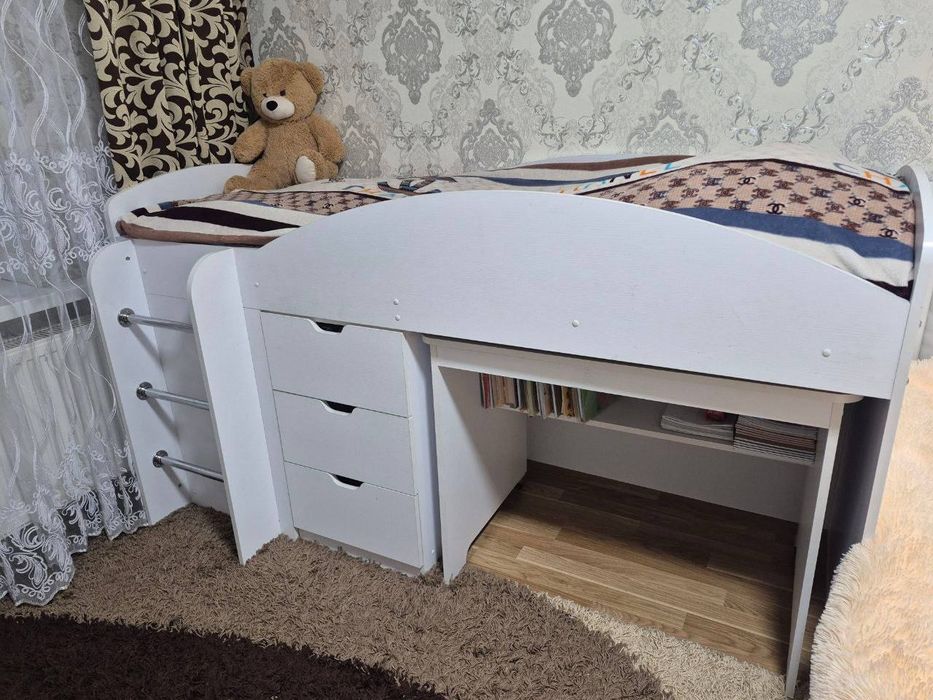 Продам дитяче ліжко-горку з робочою зоною та зберіганням речей