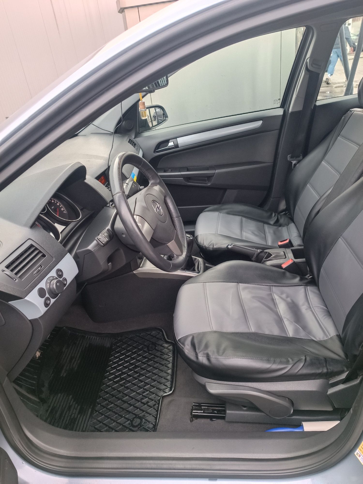 Автомобіль ОПЕЛЬ АСТРА