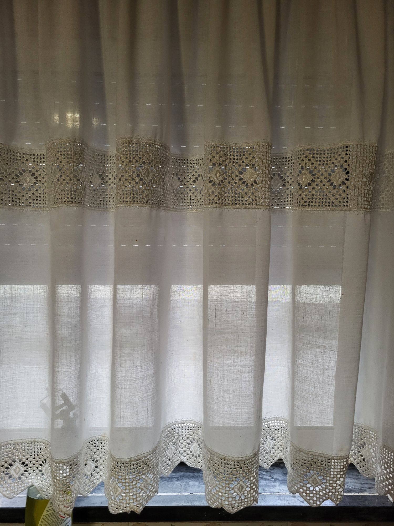 Cortinados de cozinha com estrutura