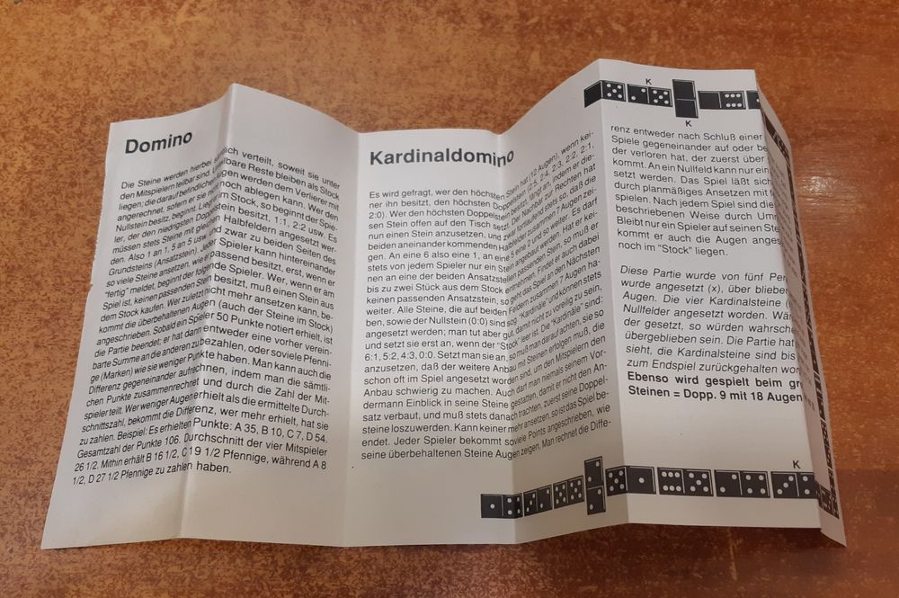 Домино в деревянной коробке