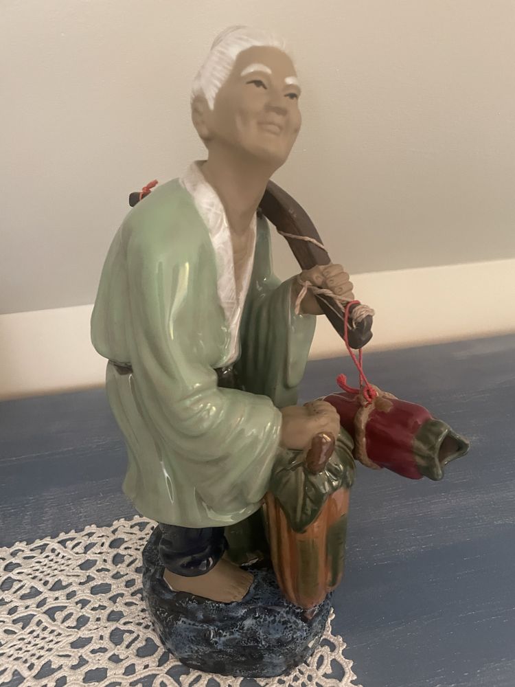 Sprzedam figurkę chińska z porcelitu