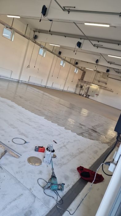 Posadzki żywiczne, parkingi, hale, żywica