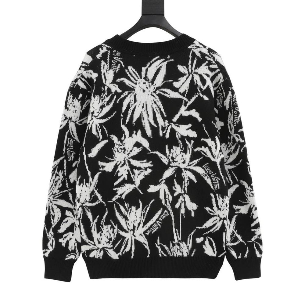 Nowy modny sweter